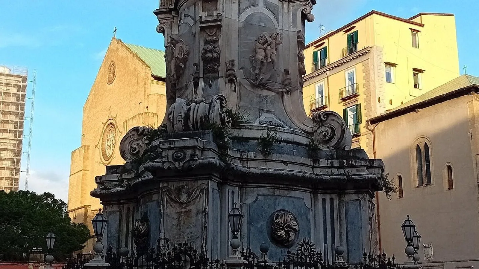 La guglia dell'Immacolata in Piazza del Gesù Nuovo a Napoli
